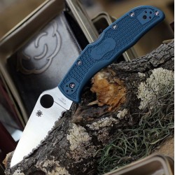 Couteau Spyderco Endela Lightweight K390 Lame Acier K390 Serrated Manche FRN Bleu Locback Japan SC243FSK390 - Livraison Gratuite